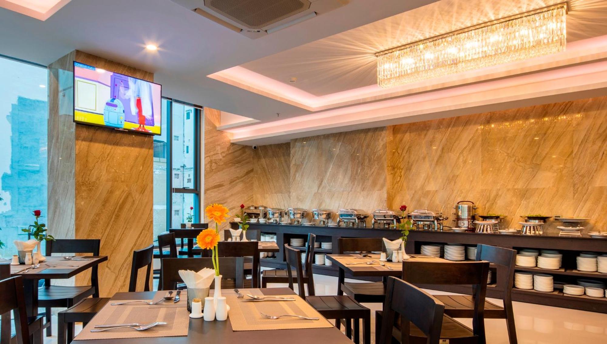 Meriton Hotel На Транг Екстериор снимка