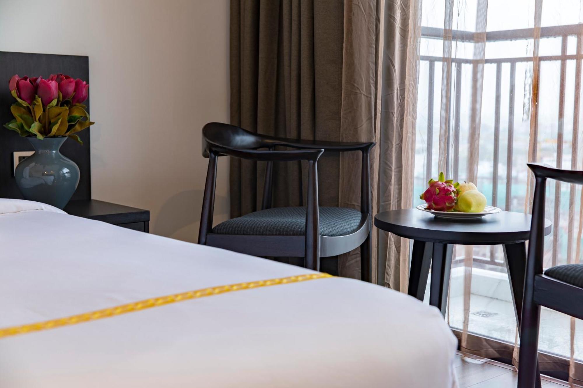 Meriton Hotel На Транг Екстериор снимка