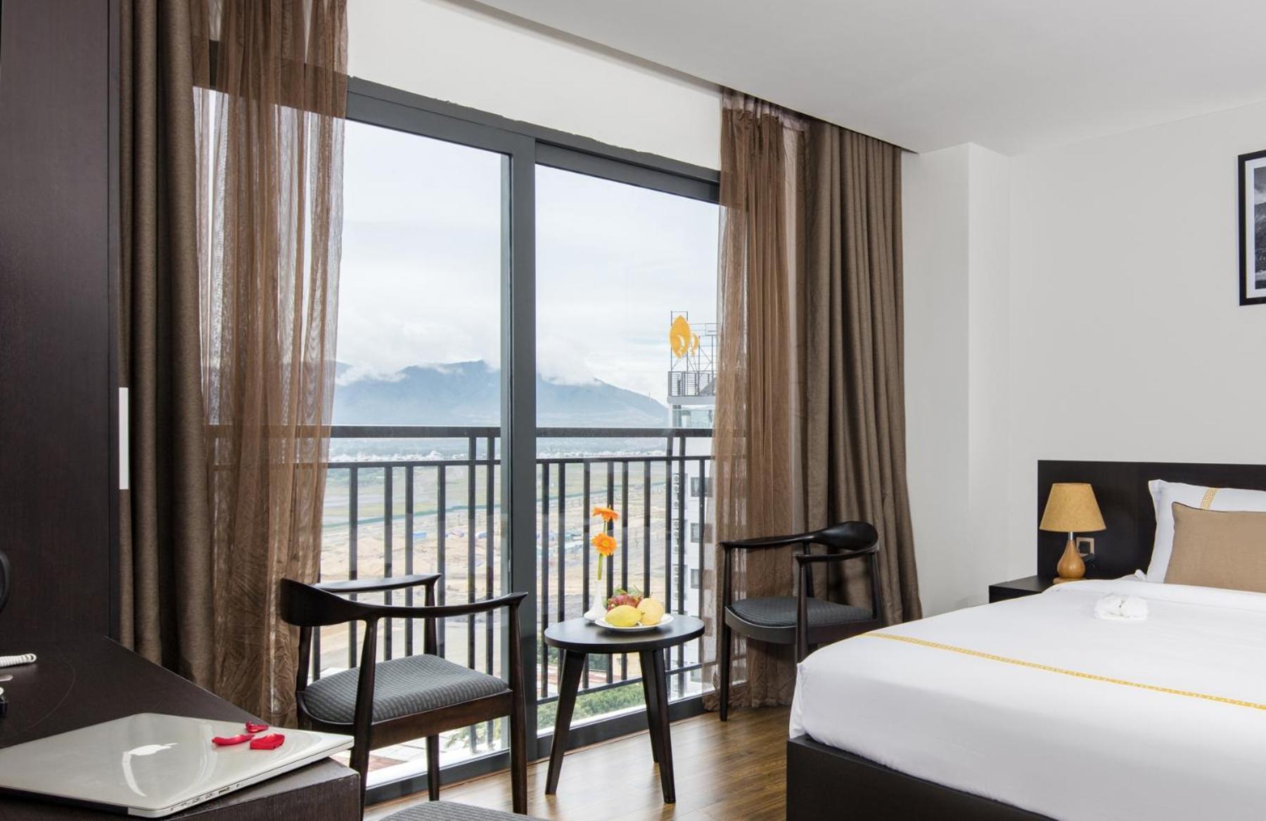 Meriton Hotel На Транг Екстериор снимка