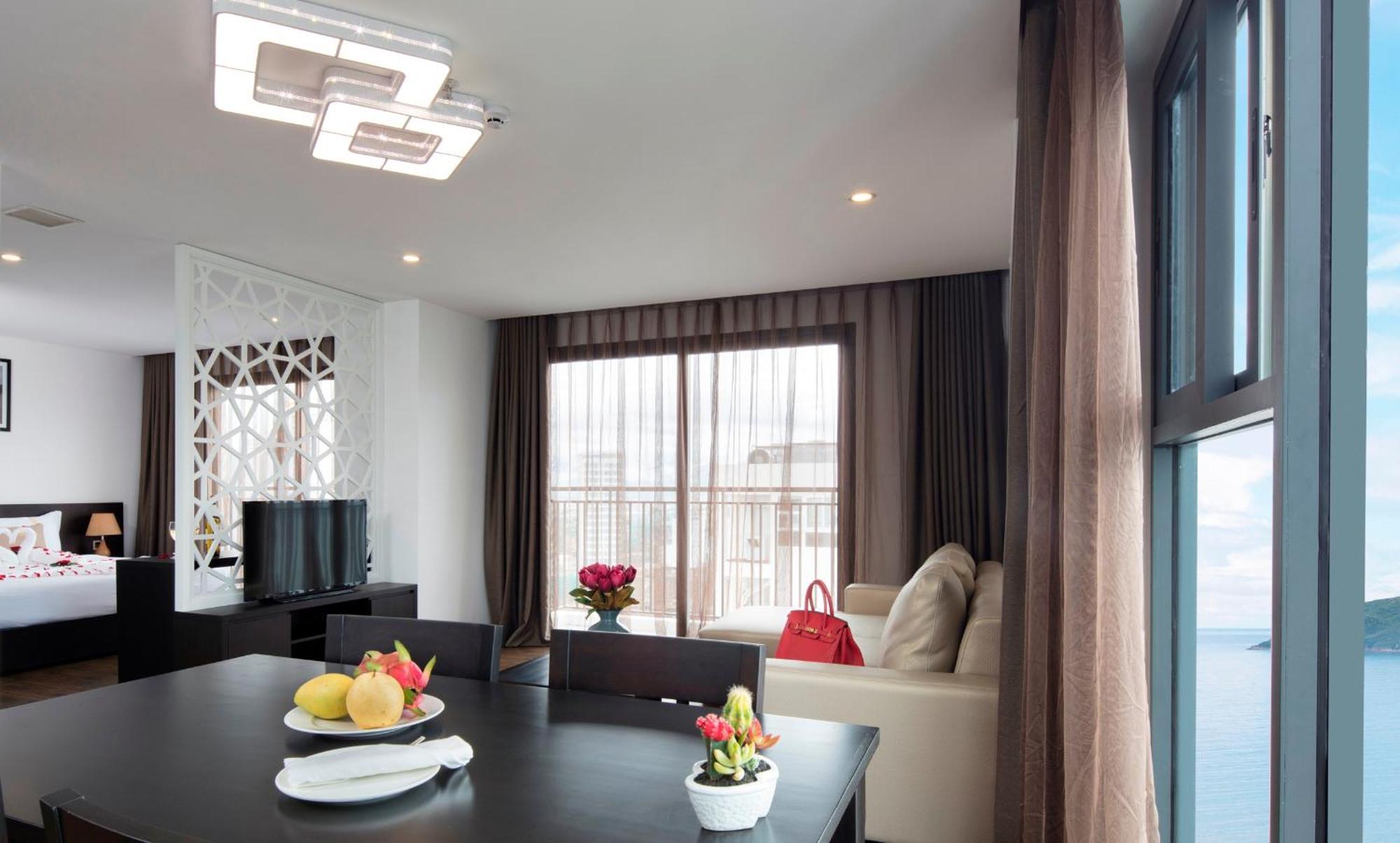 Meriton Hotel На Транг Екстериор снимка