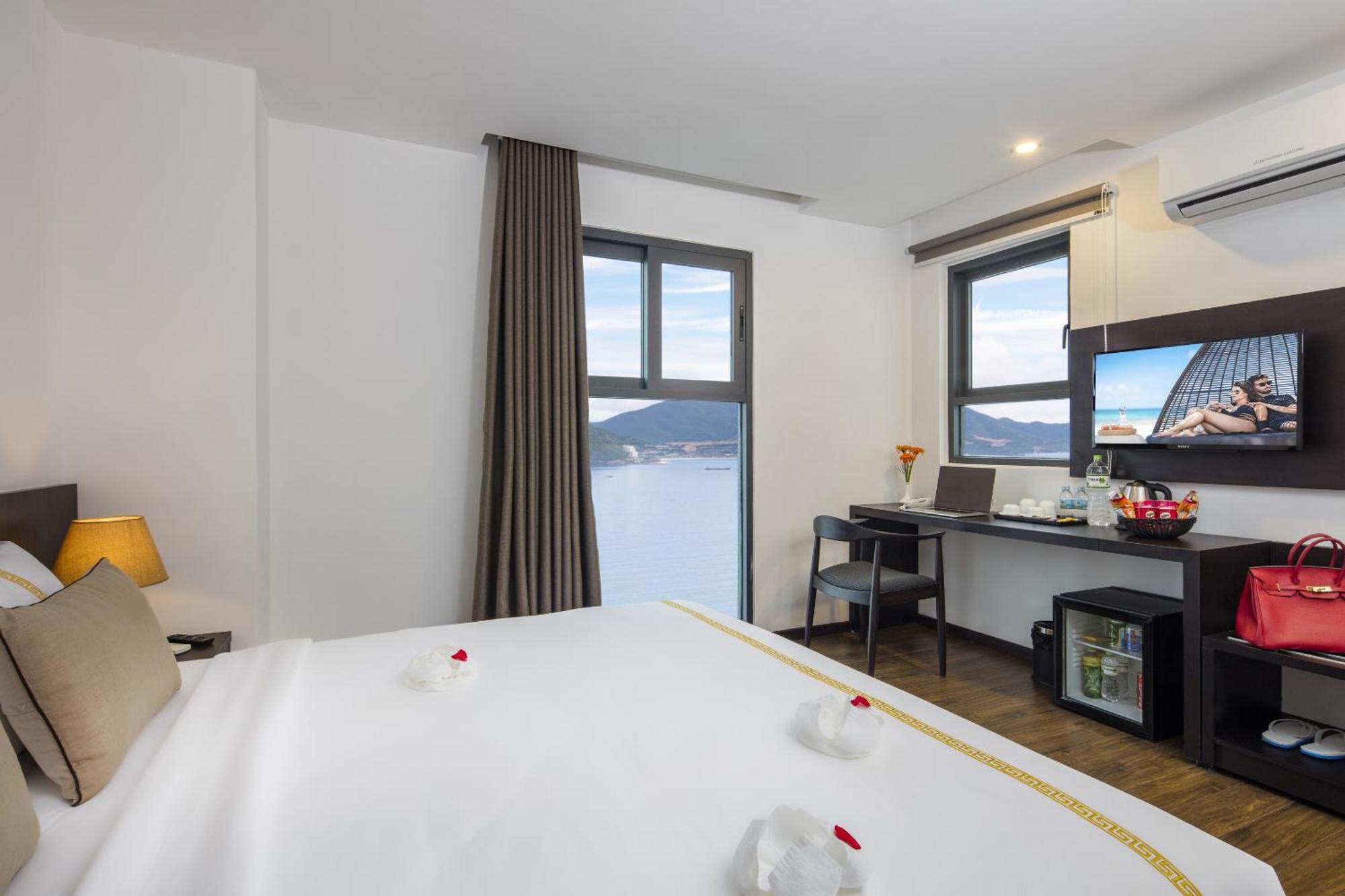 Meriton Hotel На Транг Екстериор снимка