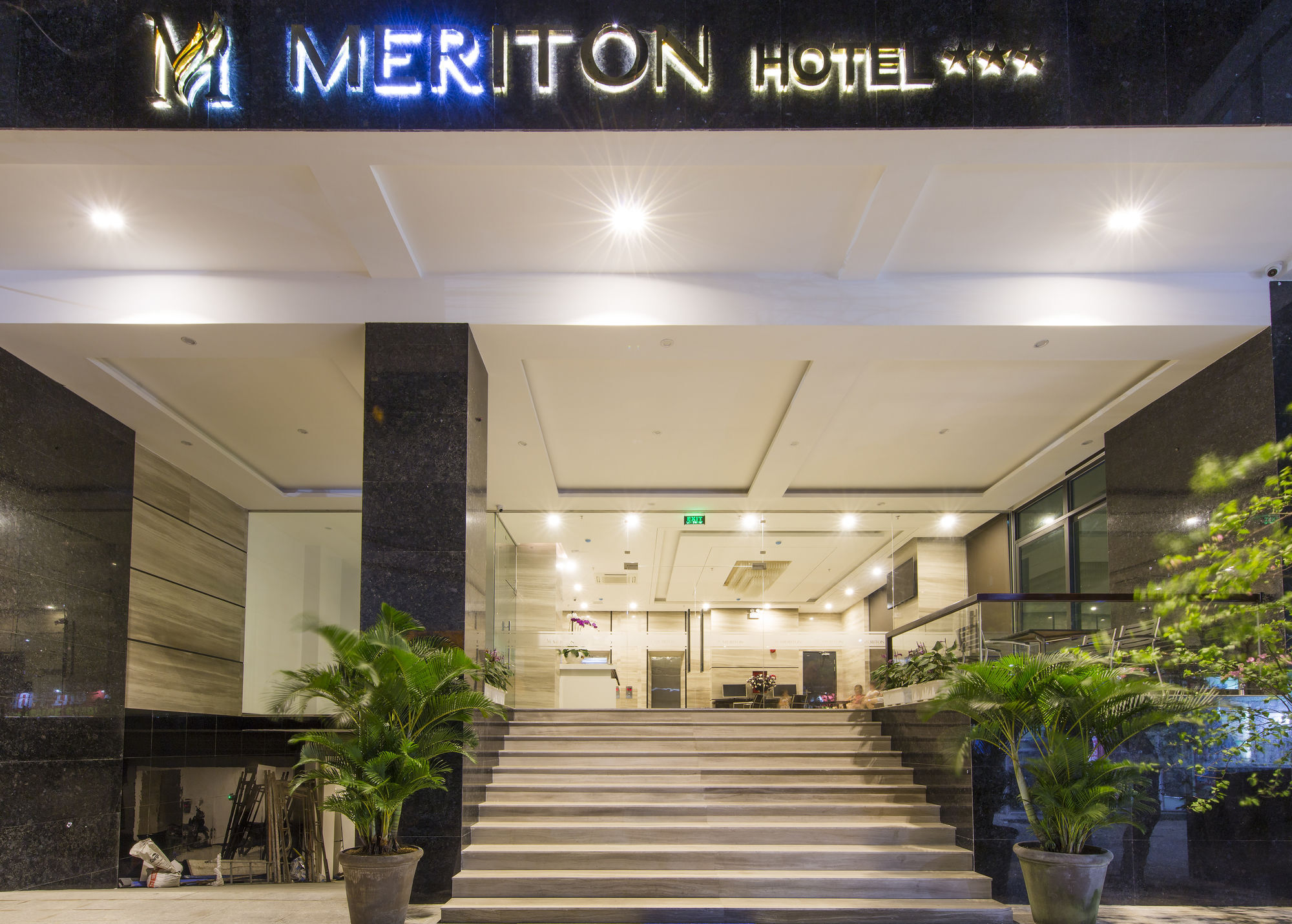 Meriton Hotel На Транг Екстериор снимка