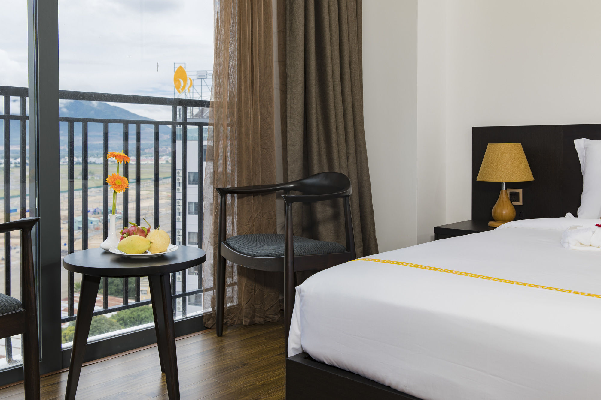 Meriton Hotel На Транг Екстериор снимка